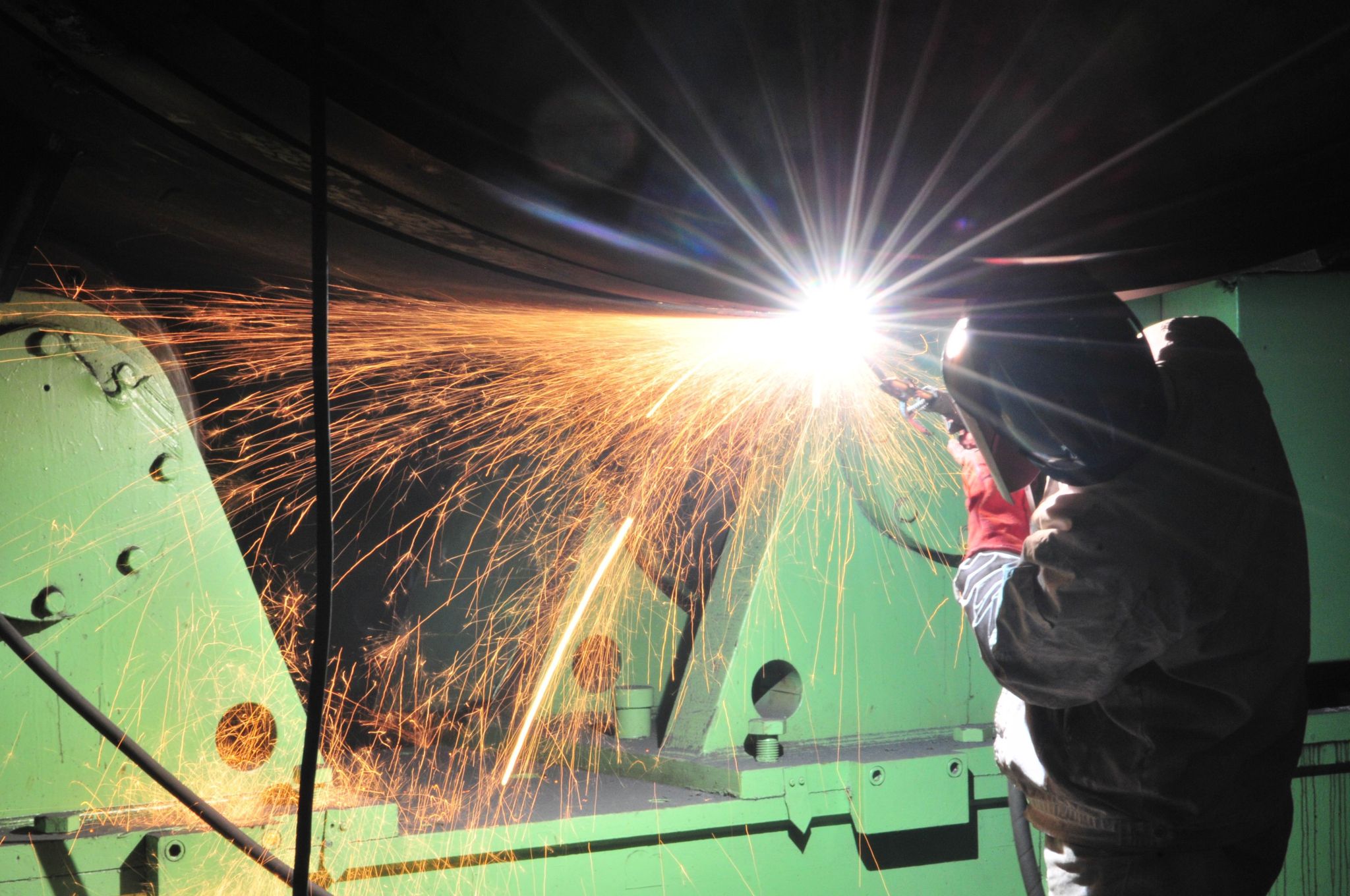 图为哈锅生产现场